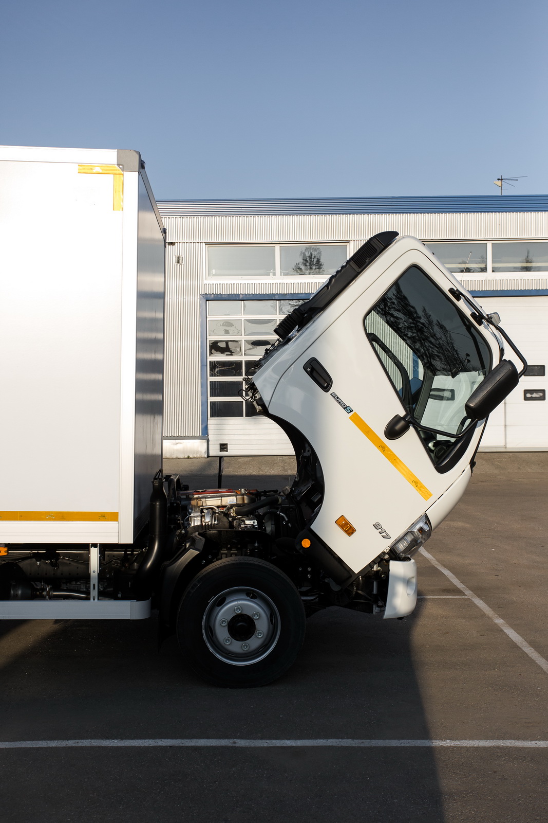 Сэндвич-фургон HINO 300 8 тонн